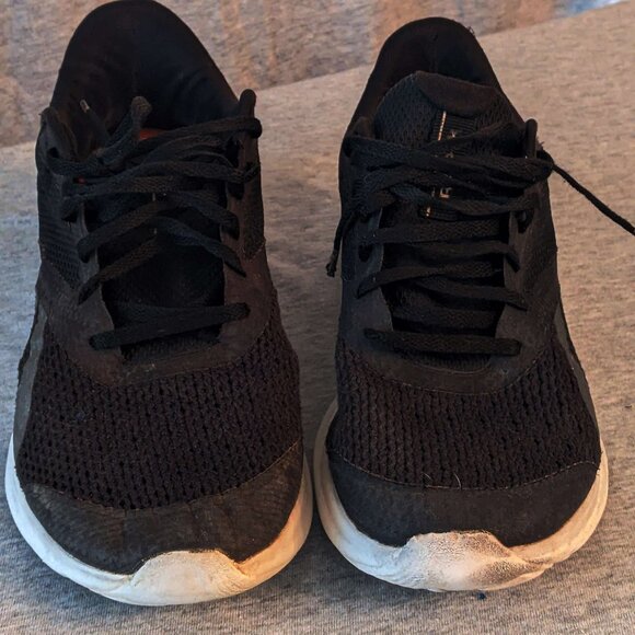 Reebok Memory Tech SIze 8 Ladies Black with Silver Stripes - Picture 3 of 8